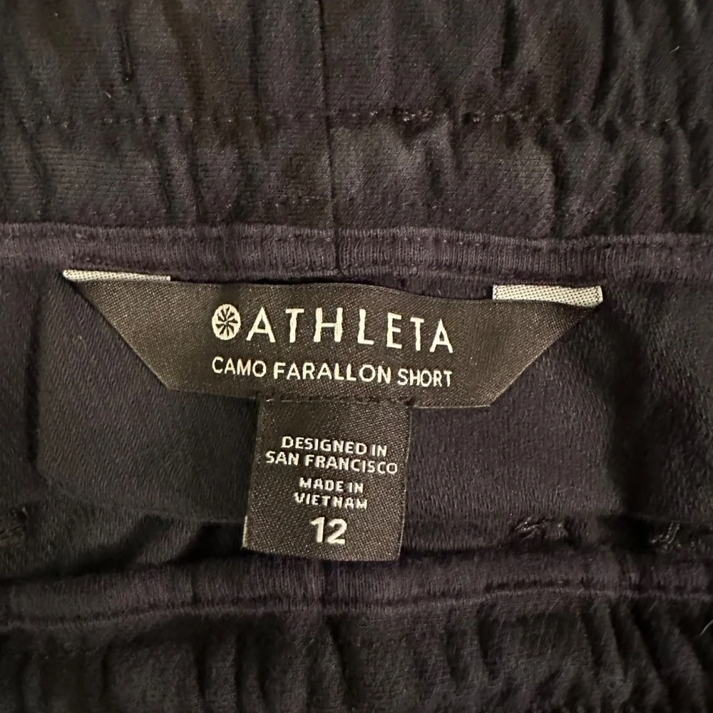 Athleta black camo shorts - Picture 2 of 7